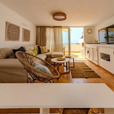 Luxury Colony Club Sea Views Апартаменты Тиас